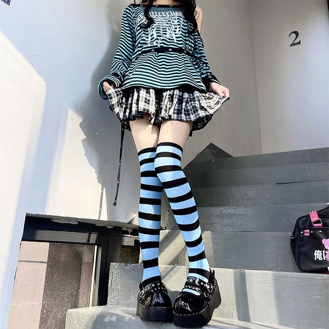 Gentiana-Two-Tone Striped Over-the-Knee Socks