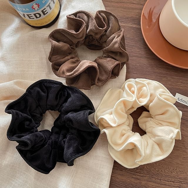 Gemsha-Plain Velvet Scrunchie