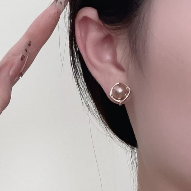 Betsuno-Faux Pearl Clip-On Earring