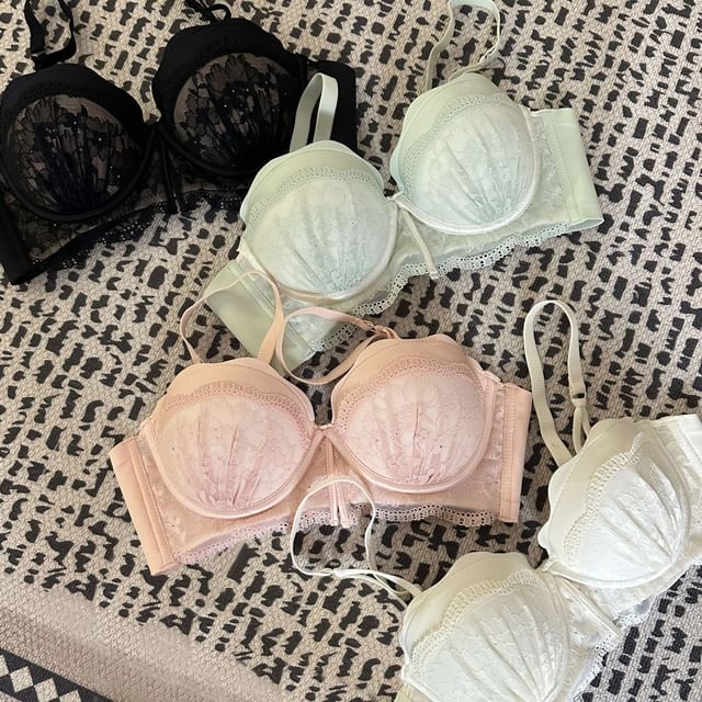 Gecko-Lace Bra Panties Set