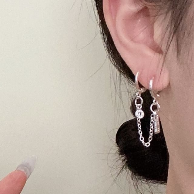 Betsuno-Plaque Chain Double Earring