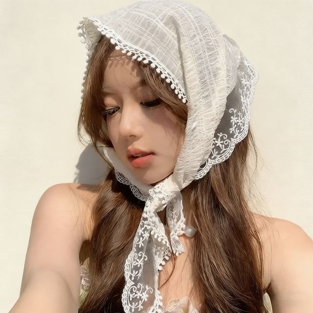 Daeuni-Lace Trim Triangle Bandana