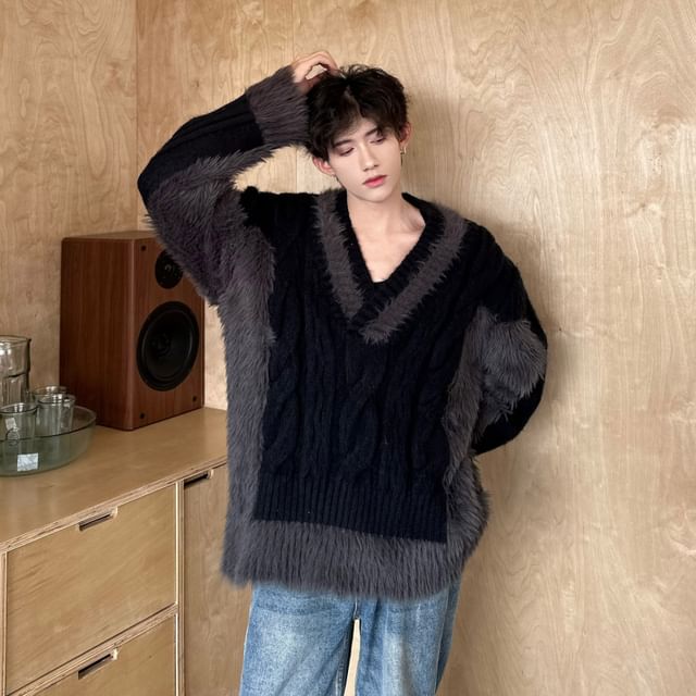 ravewider-V-Neck Two Tone Panel Cable Knit Sweater