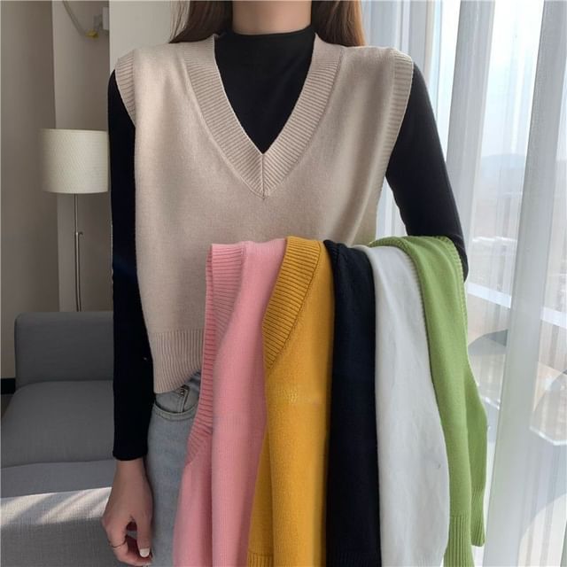 Sisyphi-V-Neck Plain Sweater Vest