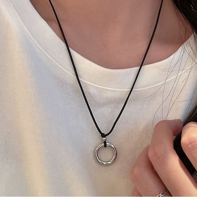 Show Mind-Hoop Alloy Pendant String Necklace