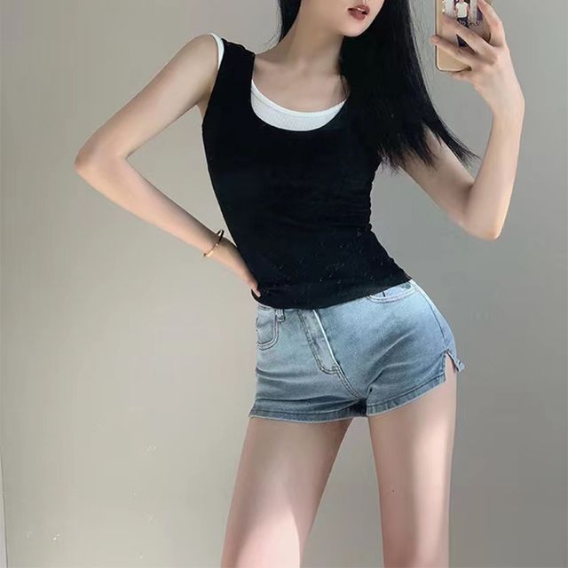 Everose-Mid Rise Slit Denim Hot Pants