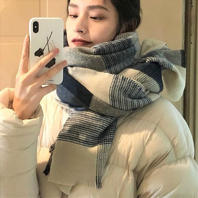 Hyeeun-Plaid Knit Scarf