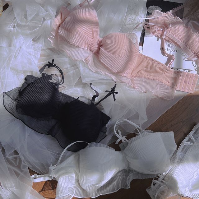 Prinsis - Set: Bow Ruffle Bra + Bikini Panties | YesStyle