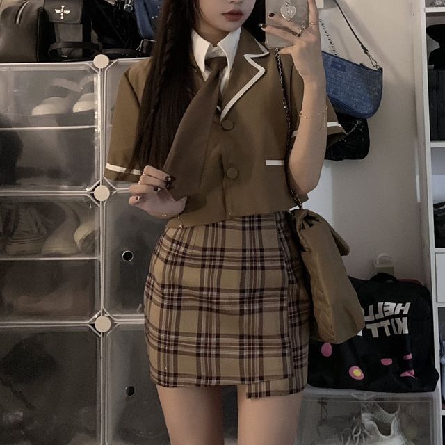 short blazer with contrast ties