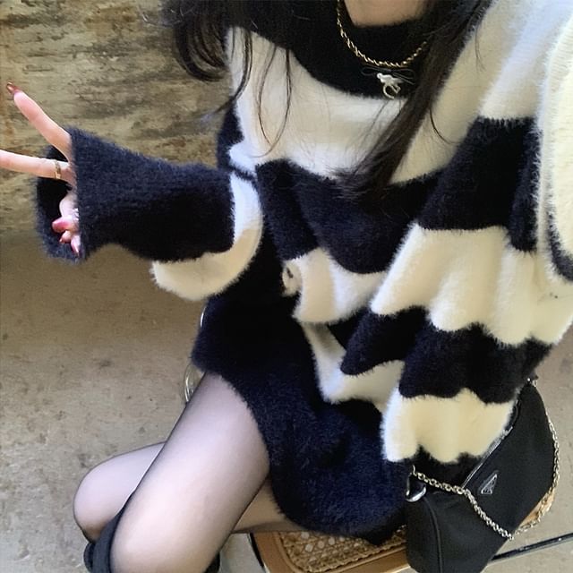 Odestra-Round Neck Striped Oversized Sweater