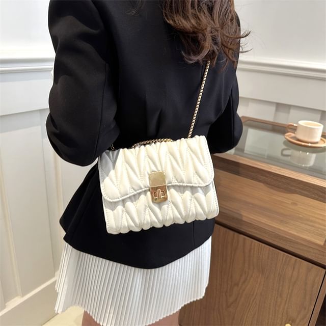 Indenis-Chain Strap Quilted Flap Crossbody Bag