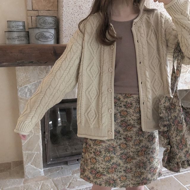 Glotto-Crew Neck Rolled Hem Cable Knit Cardigan