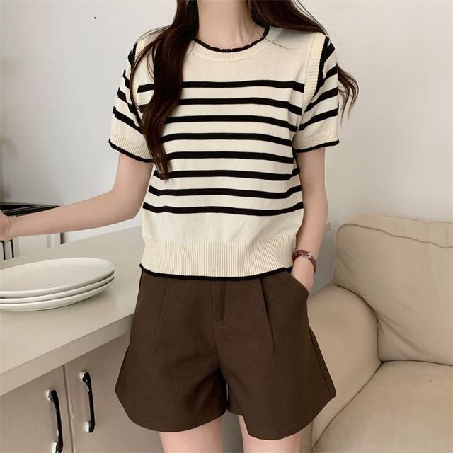 Faiar-Short-Sleeve Round Neck Striped Knit Top