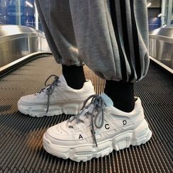 VEAZ - Lettering Chunky Sneakers VEAZ - Lettering Chunky Sneakers