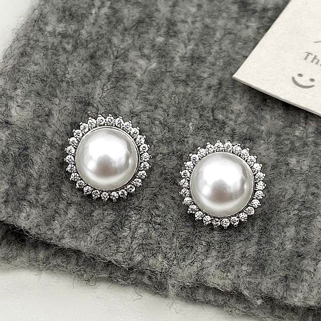 True Glam-Aretes Tipo Botón con Pedrería de Perla Falsa