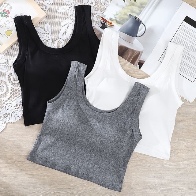 Wildery-Scoop Neck Plain Padded Crop Tank Top