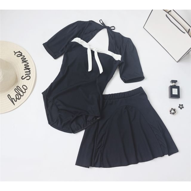Short-Sleeve Contrast Trim Swimsuit 
