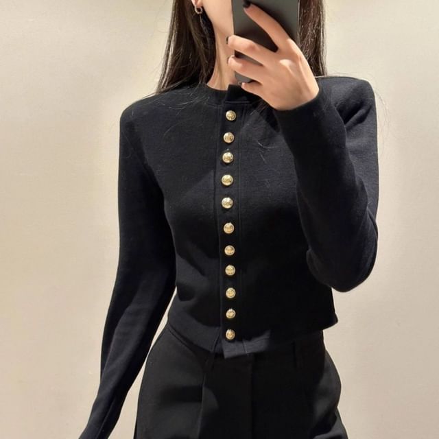Hevnir-Long-Sleeve Round Neck Plain Crop Button Knit Top