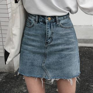 frayed hem denim skirt