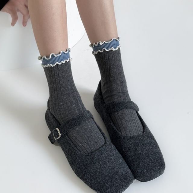 Gentiana-Two-Tone Lettuce Edge Ribbed Socks