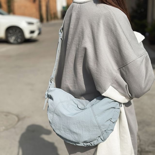 Hikuozy-Nylon Plain Zip Crossbody Bag