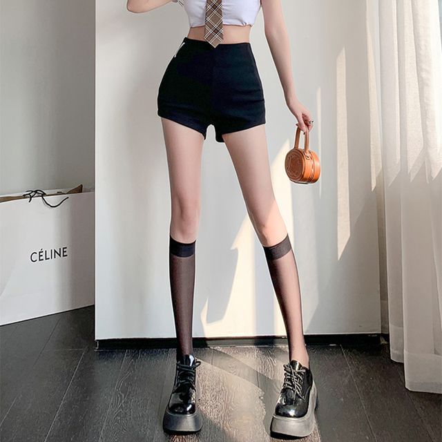 Everose-High Waist Tag Detail Hot Pants
