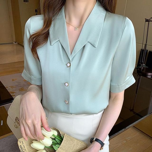 Hevnir-Short-Sleeve Collared Plain Blouse