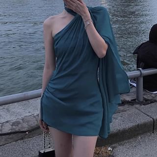 innomori Set: One-Sleeve Asymmetrical Plain Mini Bodycon Dress + Romper Sale