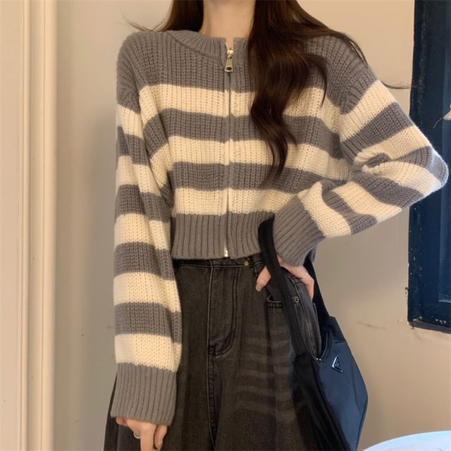 Sisyphi-Round Neck Striped Zip Up Cropped Cardigan