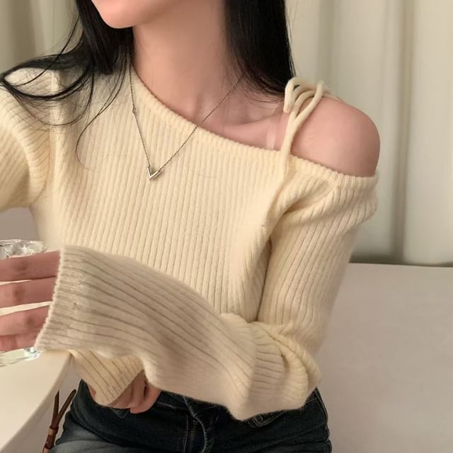 INEN-Long-Sleeve Cold Shoulder Asymmetrical Plain Knit Top