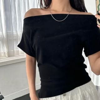 Seoulchic Short Sleeve Off-Shoulder Pain Asymmetric Hem Slim-Fit Tee Sale