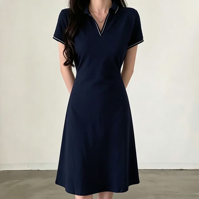 Coris-Kurzärmliges Polokleid mit Kontrastnähten