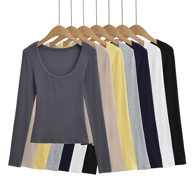 Asiris-Long-Sleeve Scoop Neck Plain Crop Tee