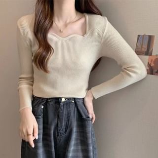 Sisyphi-Square Neck Plain Scallop Trim Ribbed Sweater