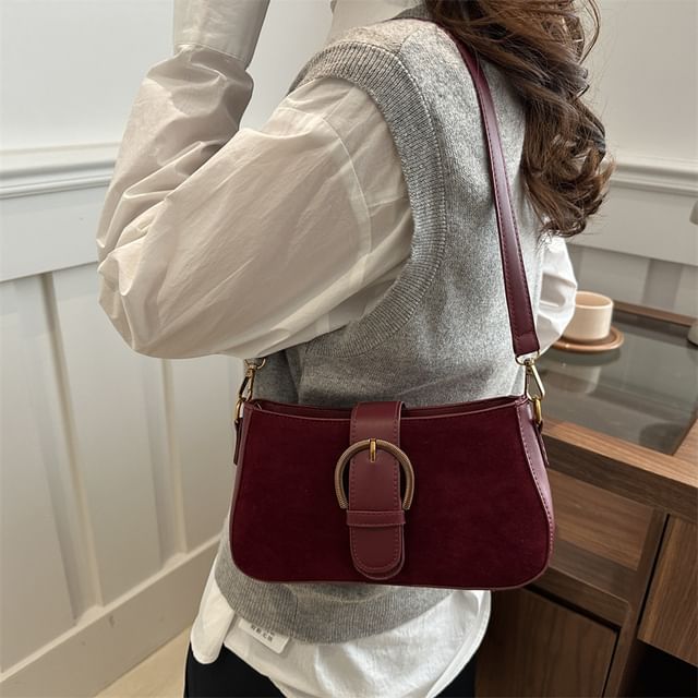 NewTown-Plain Buckled Shoulder Bag