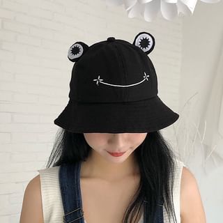 frog hat black