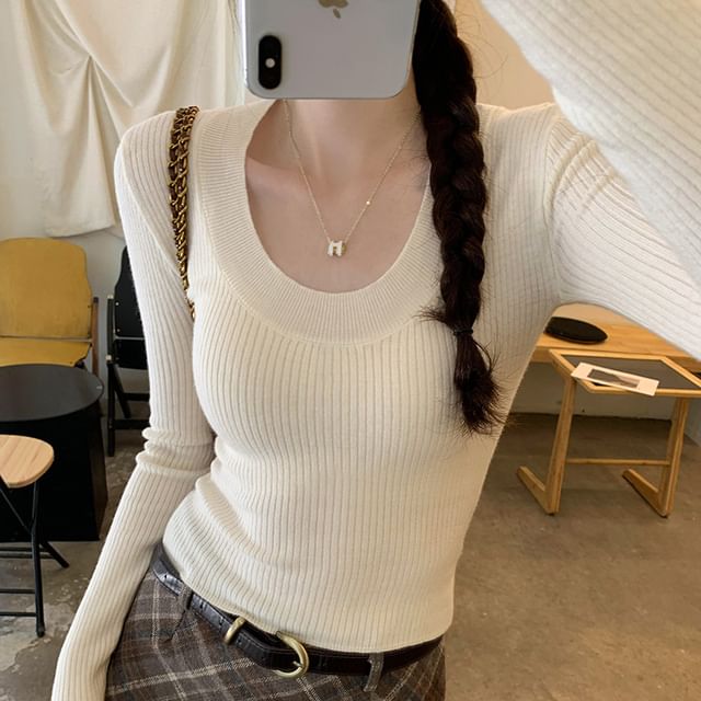 Asiris-Long Sleeve Scoop Neck Plain Ribbed Knit Crop Top