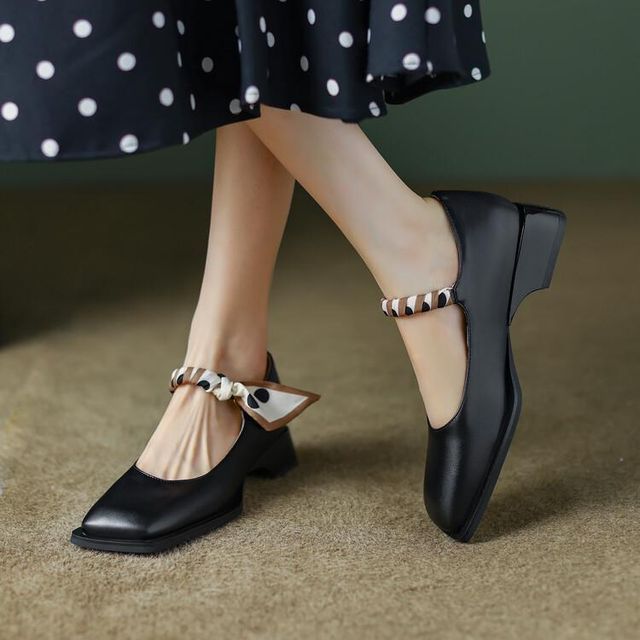 Freesia - Low Heel Mary Jane Pumps | YesStyle