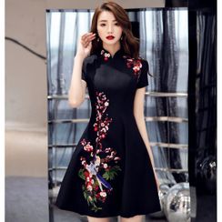 Wonhi - Short-Sleeve Floral Embroidered A-Line Qipao