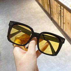 iLANURA - Retro Square Sunglasses iLANURA - Retro Square Sunglasses