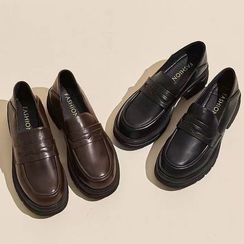 Korean Style Loafers At ₹99 😱 ZUDIO Quality - 3.5/5 Comfort - 4/5 #zudio  #zudiofashion #koreanshoes #chunkyloafers #kpopfashion #s