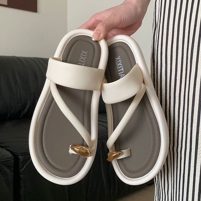Honkizz-Plain Loop Toe Sandals