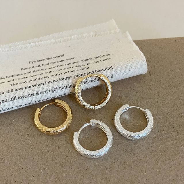 Panda Dama-Metal Textured Hoop Earring