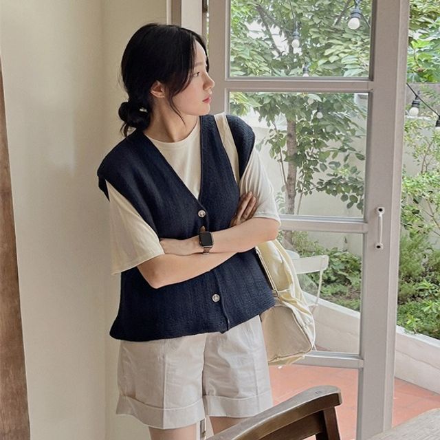 HOTPING - Dual-Pocket Button-Up Knit Vest | YesStyle