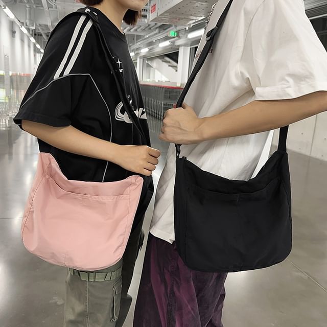 Hikuozy-Plain Nylon Crossbody Bag