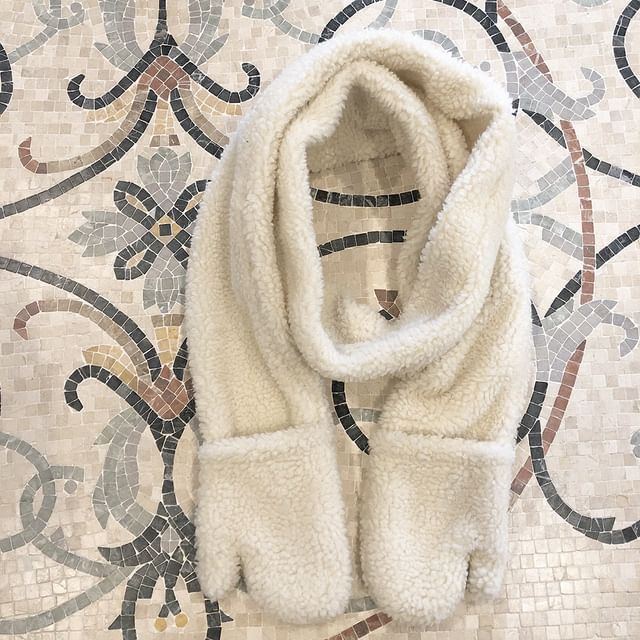 Glotto-Fleece Scarf with Mittens