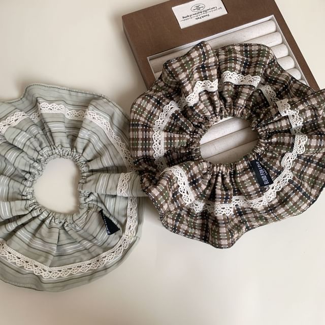 Mentosi-Lace Trim Scrunchie
