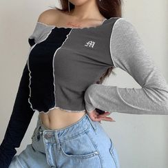 Genrovia - Long-Sleeve Lettering Seam-Trim Paneled Cropped Top Genrovia - Long-Sleeve Lettering Seam-Trim Paneled Cropped Top