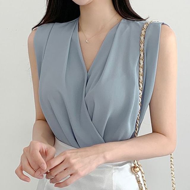 Coris-Sleeveless V-Neck Twisted Plain Top