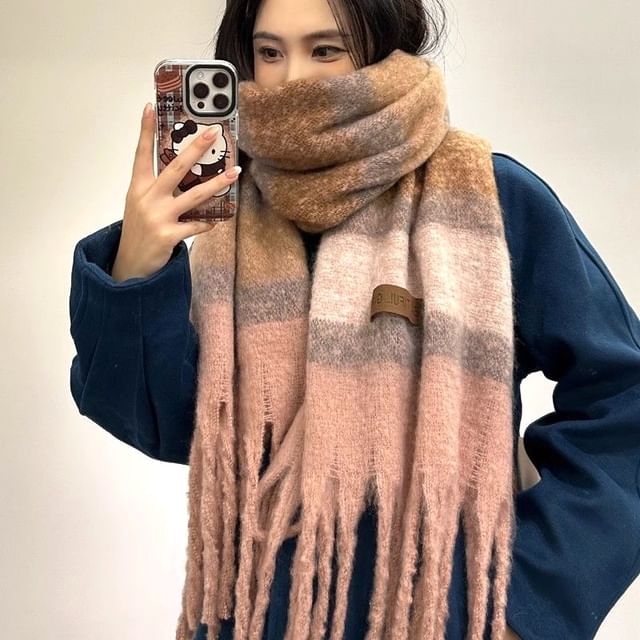 Hyeeun-Plaid Fringed Scarf
